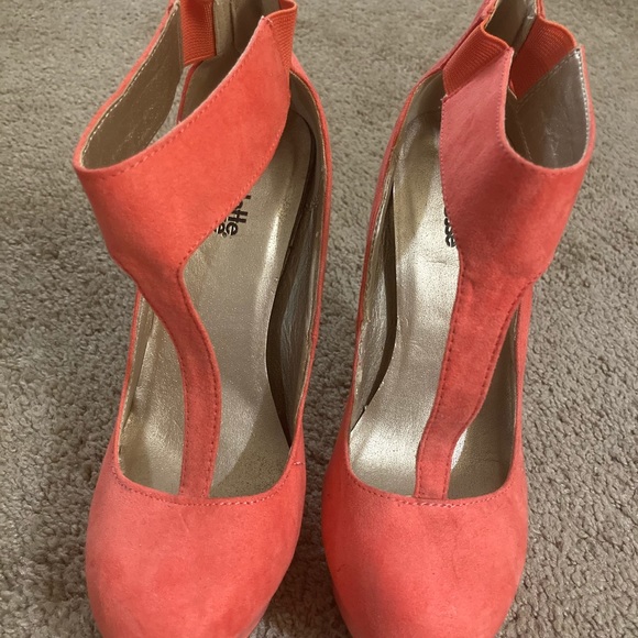 Charlotte Russe peach suede platform stilettos - Picture 2 of 9